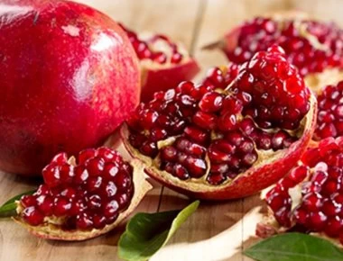 Δείτε πως να να καθαρίσετε ένα ρόδι σε λιγότερο από 10 δευτερόλεπτα (βίντεο)